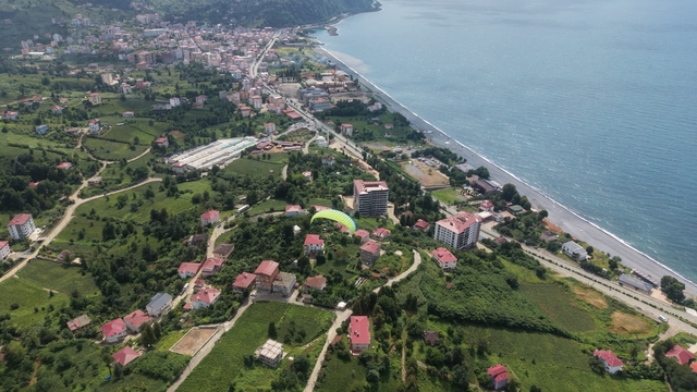 Artvin'de yamaç paraşütü yarışması heyecanı