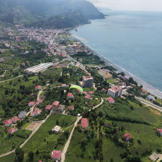 Artvin'de yamaç paraşütü yarışması heyecanı