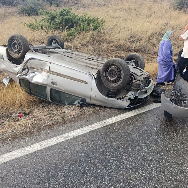 Burdur'da otomobil takla attı: 4 yaralı
