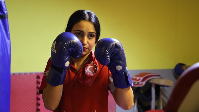 Kickboksa hobi olarak başladı, yıllar sonra şampiyon oldu
Kendisini korumak için spora başladı, dünya ikinciliğine uzandı