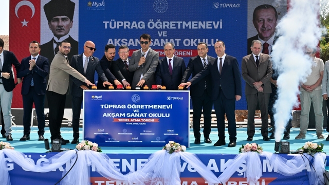 Uşak'ta inşa edilecek öğretmenevi ve akşam sanat okulunun temeli atıldı