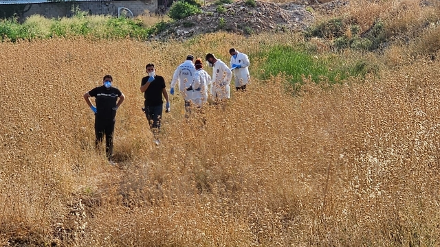 Şanlıurfa'da tarlada erkek cesedi bulundu