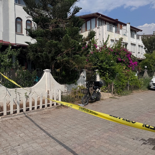 Önce annesini öldürdü ardından kendisi vurdu