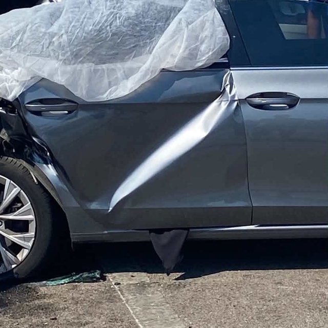 Kamyonet otomobile çarptı, yaşlı kadın hayatını kaybetti