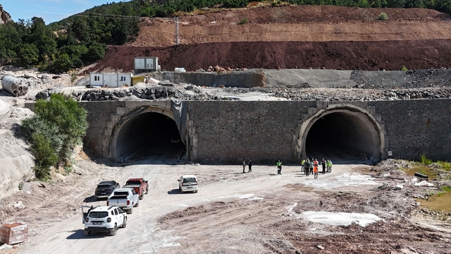 Geminbeli Tüneli'nde çalışmalar hızlandı: Kış gelmeden hizmete açılması hedefleniyor