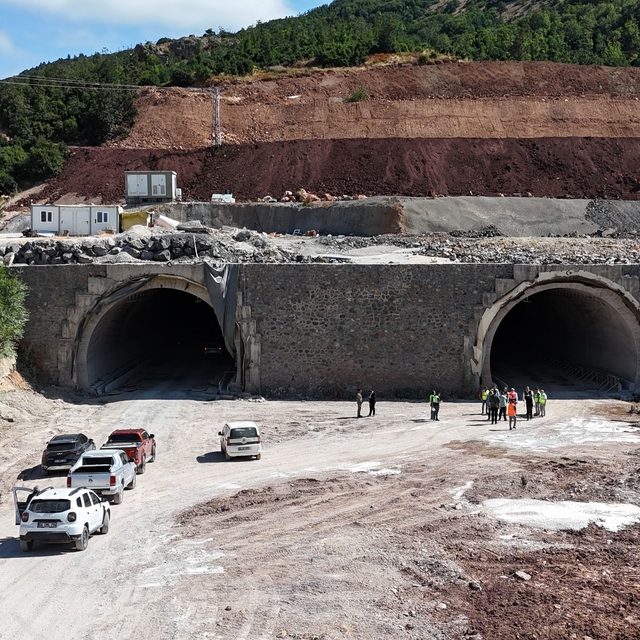 Geminbeli Tüneli'nde çalışmalar hızlandı: Kış gelmeden hizmete açılması hed...