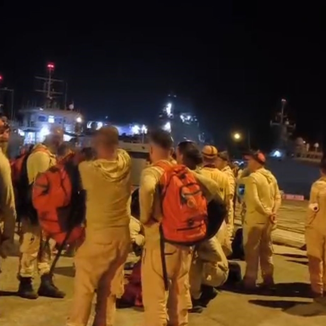 Marmaris'te arazözler çıkarma gemileriyle bölgeye gidiyor
Muğla Valisi Akbı...