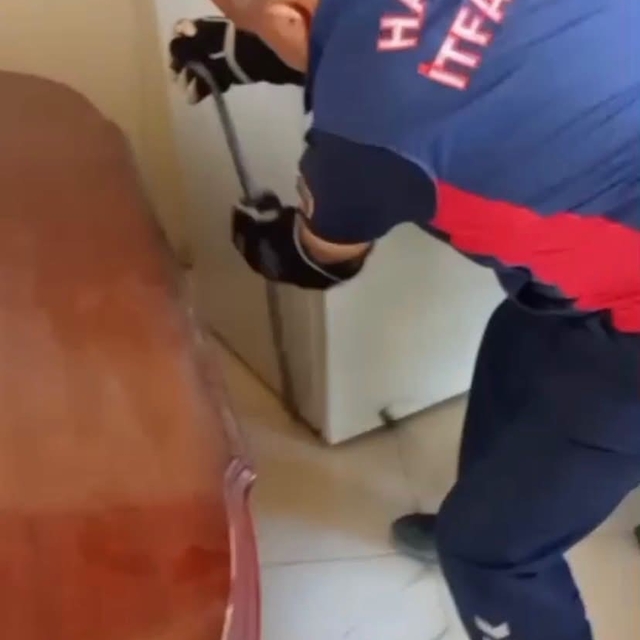 Hatay'da yerleşim yerlerine giren yılanlar yakalandı
