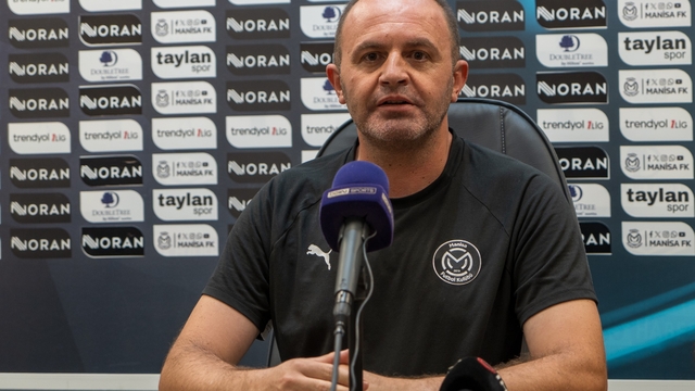 Manisa FK - Vanspor FK maçının ardından
Manisa FK Teknik Direktörü Selman Coşkun:
"Ciddi bir istek ve arzuyla maça gerçekten iyi başladık ve sonunu da iyi getirdik"
Vanspor FK Teknik Direktörü Cevdet Göç:
"Bir daha böyle bir şey yaşamak istemiyoruz"