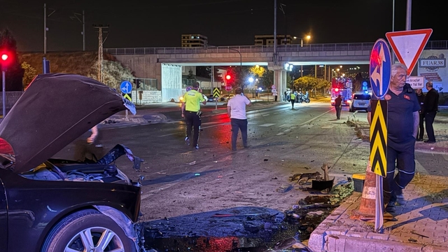 Kayseri'de kazaya karışan otomobil, çarpışmadan 200 metre sonra ancak durabildi: 1 yaralı