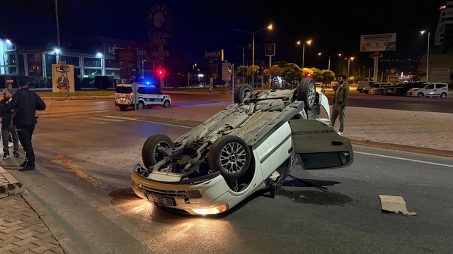 Kamyonla çarpışan otomobil takla attı