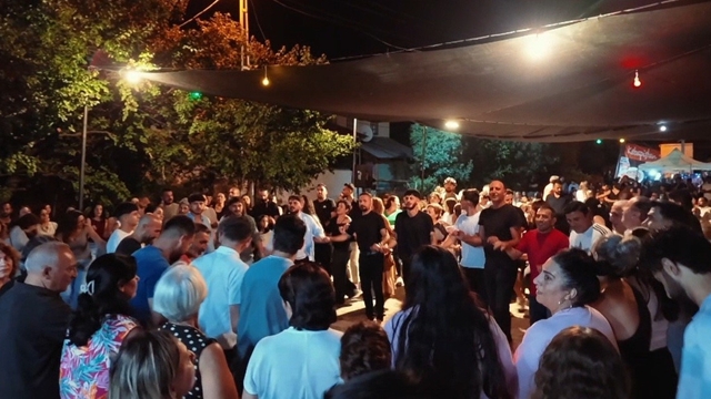 Çilek, böğürtlen, türkü ve halay! Tatlısu'da festival coşkusu