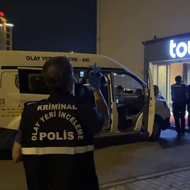 Kayseri'de rezidansta şüpheli ölüm
58 yaşındaki şahıs rezidansta kaldığı od...