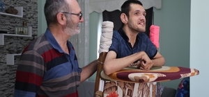 Bir babanın ömürlük nöbeti
Oğlu büyüdü, baba vazgeçmedi: 26 yıldır kendi el...