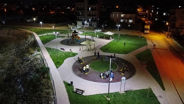 Kepez'de 100'ün üzerinde park aydınlatıldı