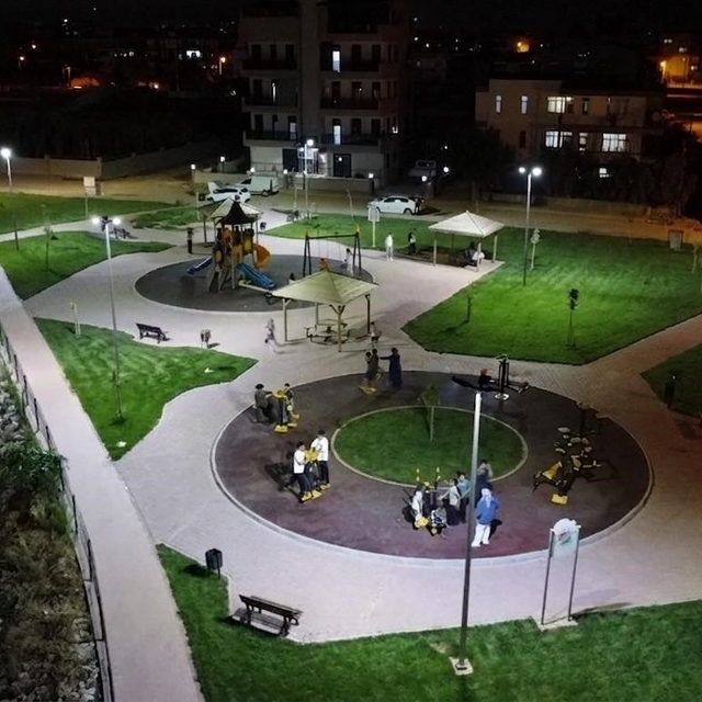Kepez'de 100'ün üzerinde park aydınlatıldı