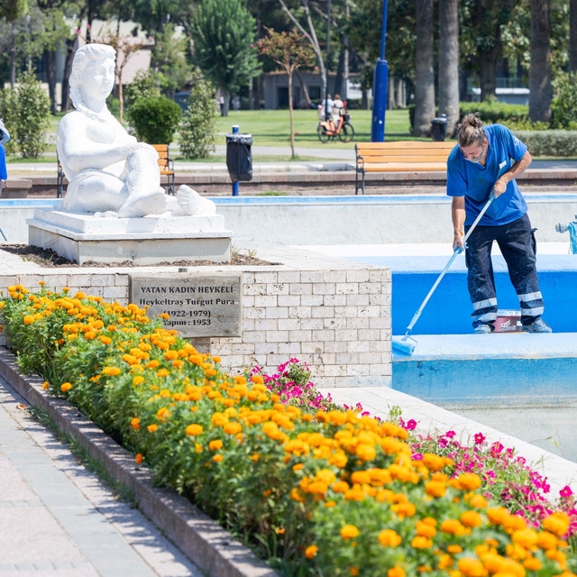 95'inci İzmir Enternasyonal Fuarı öncesi Kültürpark'ta hazırlıklar hız kaza...