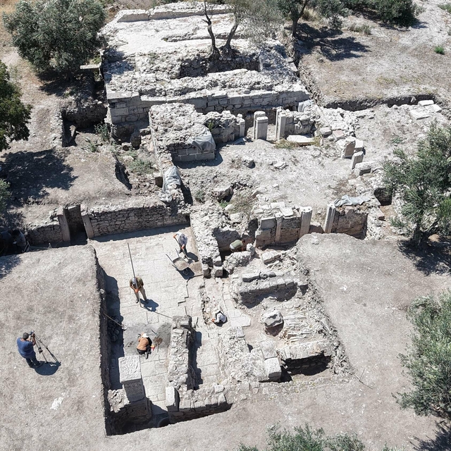 Antik hamamda soğuk su havuzları ve soyunma mekanı gün yüzüne çıkarılıyor