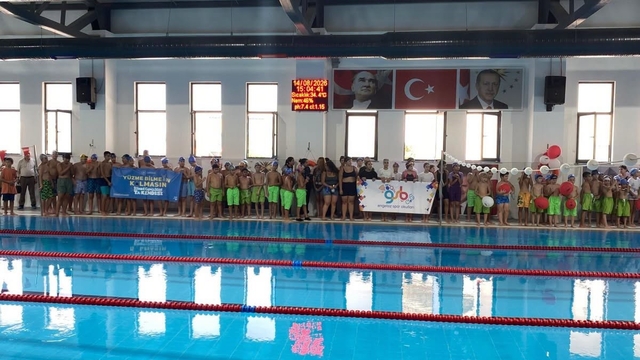 Söke'de çocuklar yüzme eğitimini başarıyla tamamladı