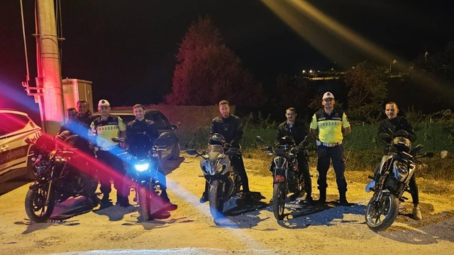 Bilecik'te motosiklet sürücülerine güvenli sürüş eğitimi