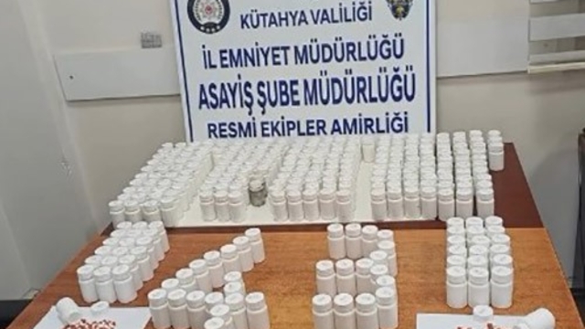 Kütahya'da araçtan 14 bin 622 uyuşturucu hap çıktı: 4 tutuklama