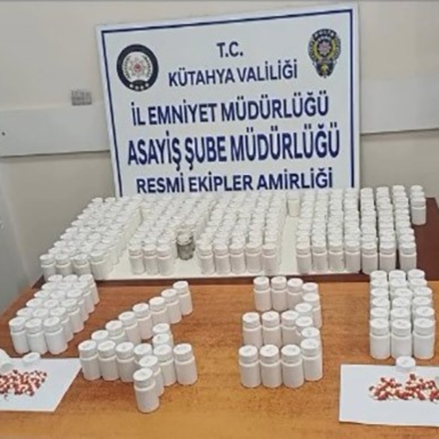 Kütahya'da araçtan 14 bin 622 uyuşturucu hap çıktı: 4 tutuklama