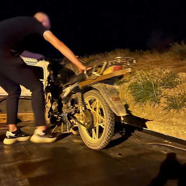 Uzunköprü'de plakasız ve tescilsiz motosikletin ehliyetsiz sürücüsüne 88 bi...