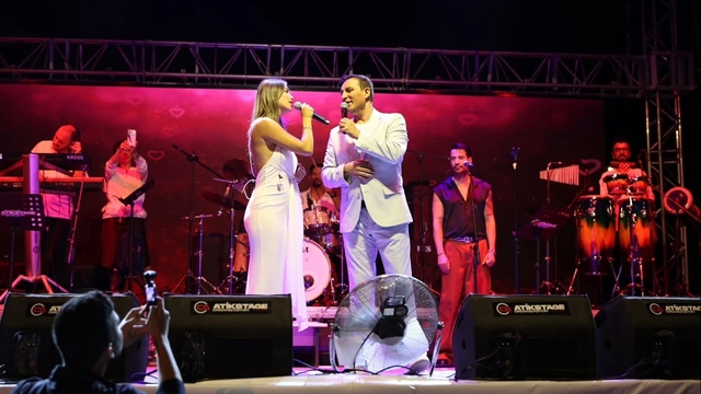 Tavas'ta Zeybek, Kültür ve Sanat Festivali'nde Rafet El Roman rüzgarı esti