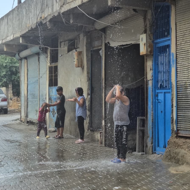 Gaziantep'te yaz yağmuru yüzleri güldürdü
Yaz yağmuru altında çocukların du...