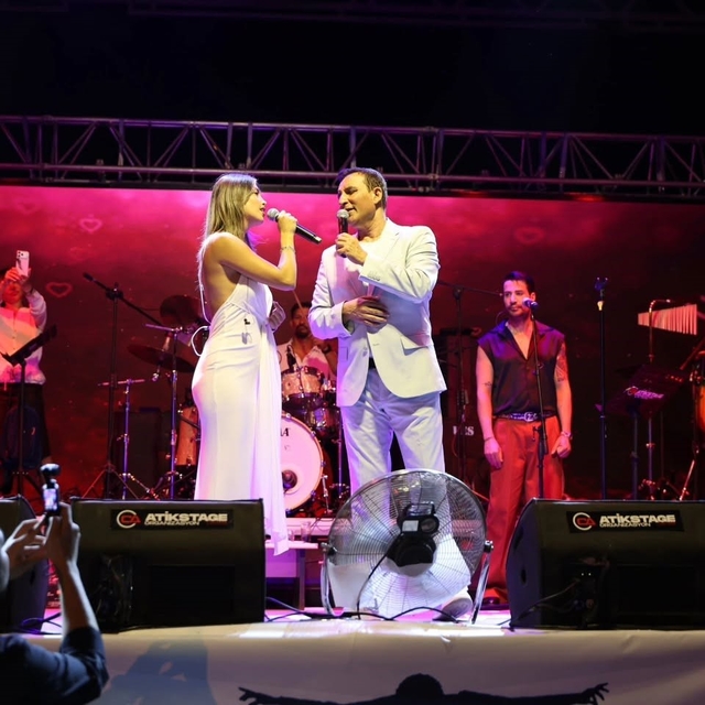 Tavas'ta Zeybek, Kültür ve Sanat Festivali'nde Rafet El Roman rüzgarı esti