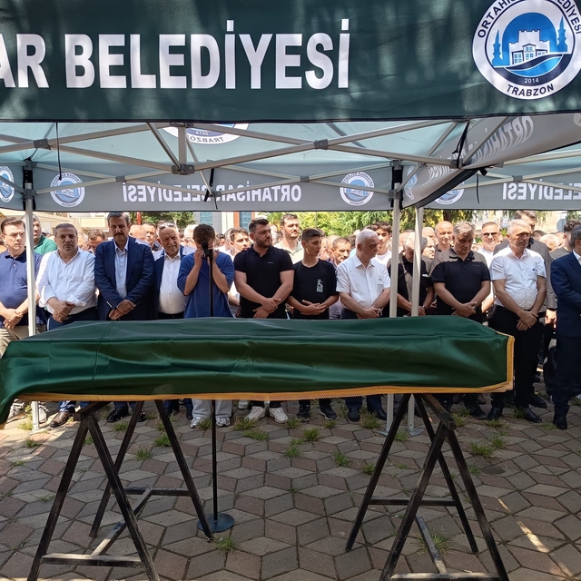 Erzurum'da motor kazasında hayatını kaybeden amatör futbolcu Tonya'da topra...