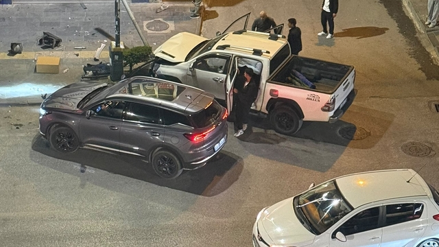 Tatvan'da araçlar çarpıştı: 5 kişi hafif yaralandı