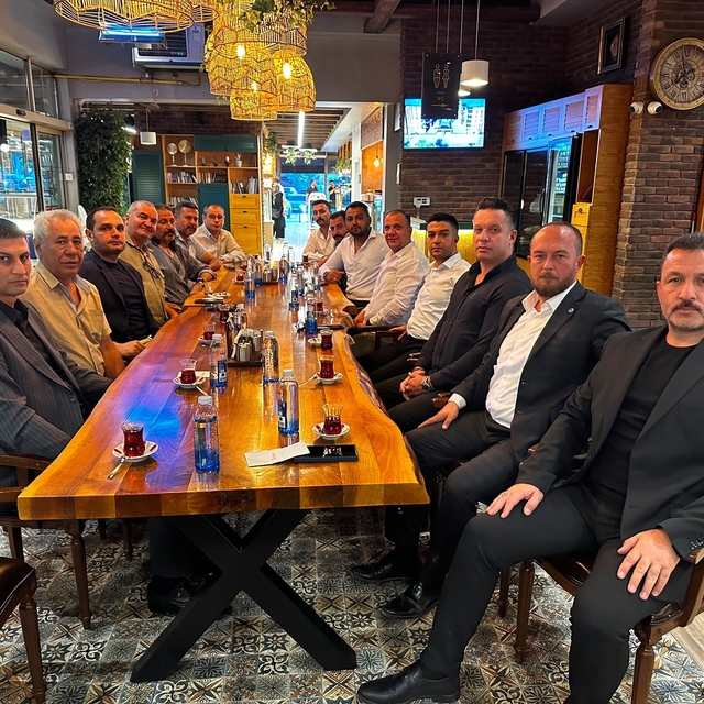 Ülkü Ocakları'nın geçmiş dönem il başkanları yemekte buluştu
Teşkilatın dün...