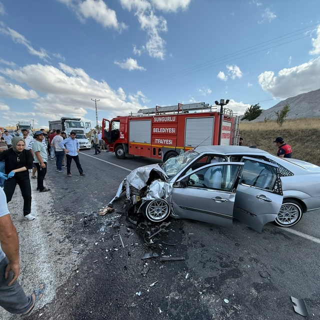 Çorum'da otomobiller çarpıştı: 7 yaralı