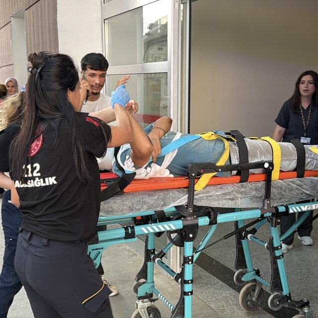 Adıyaman'da motosiklet devrildi: 2 yaralı