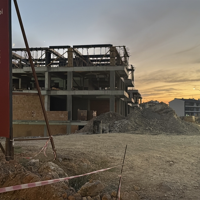 Eskişehir'de inşaattan düşen kalıp ustası hayatını kaybetti