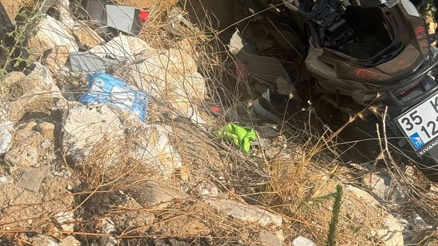 İzmir'de şarampole devrilen motosikletin sürücüsü öldü