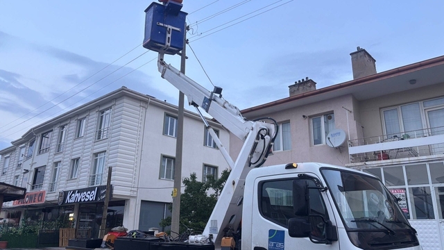 Erzincan'da elektrik direği kıvılcım saçtı: Mahalle sakinleri korku dolu anlar yaşadı