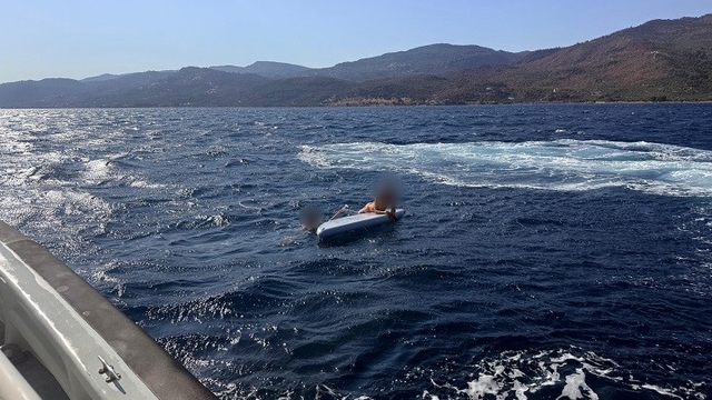 Çanakkale Boğazı'nda sürüklenen 2 kürek sörfçüsü kurtarıldı