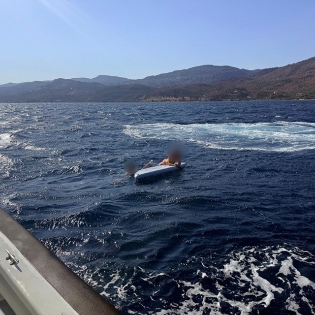 Çanakkale Boğazı'nda sürüklenen 2 kürek sörfçüsü kurtarıldı
