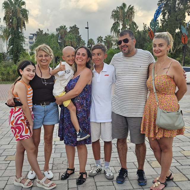 7 yaşındaki çocuk, kuzeninin üstüne düşmesiyle öğrendikleri kanseri yendi