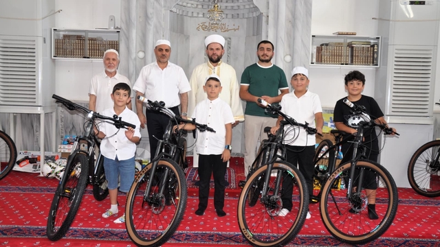 Karesi'de 20 öğrenci Kur'an-ı Kerim'i hatim etti