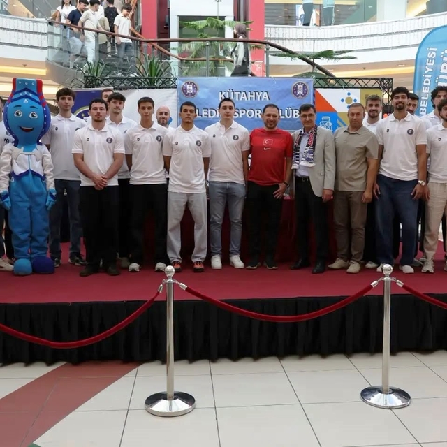 Kütahya Belediyespor Basketbol Takımı yeni sezon öncesi görücüye çıktı