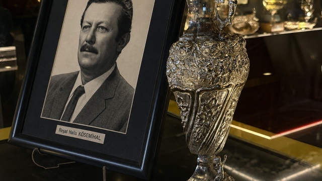 Bir kupa, iki şampiyon: 53 yıl önce ikiye bölünen kupanın yarısı Göztepe Müzesi'nde