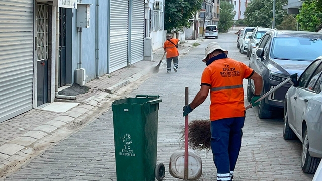 Efeler'de temizlik çalışmaları sürüyor
