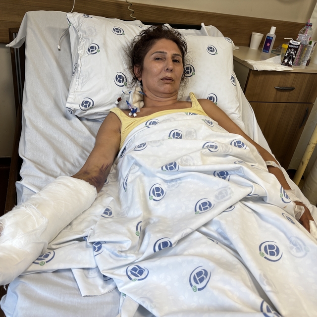 Eski eşinin 8 bıçak darbesiyle ağır yaraladığı Ayşe: Serbest kalırsa beni ö...