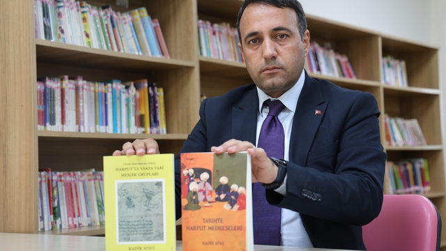 14 yıllık saha birikimini, görev yaptığı şehrin tarihine adadı
Elazığ Kültür ve Turizm İl Müdürü Sanat Tarihçisi Kadir Atıcı, Harput'un unutulan eğitim mirasını "Tarihte Harput Medreseleri" kitabıyla gün yüzüne çıkardı