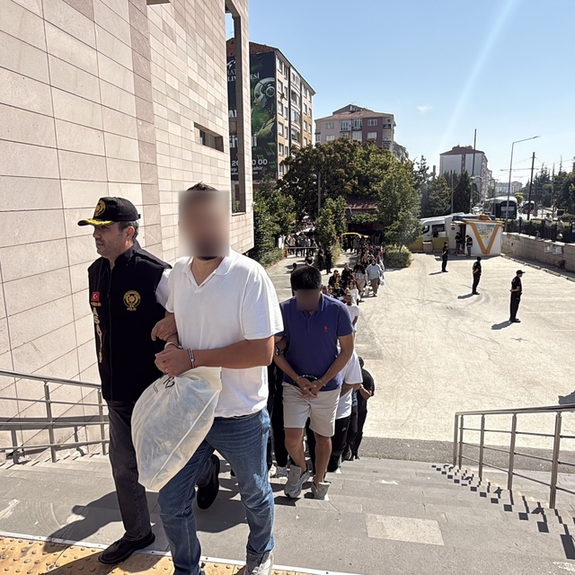 Eskişehir merkezli dev dolandırıcılık operasyonunda yakalanan 90 şüpheli ad...