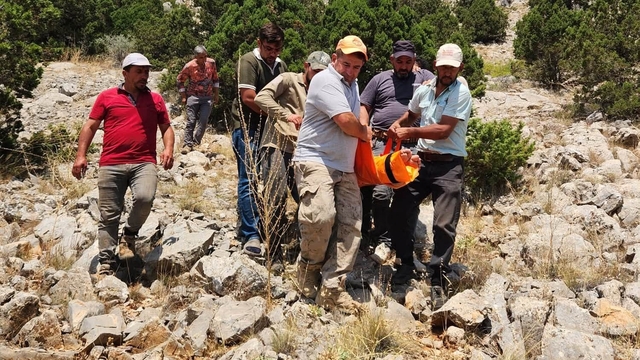 Karaman'da kayalıklardan düşen avcı yaralandı