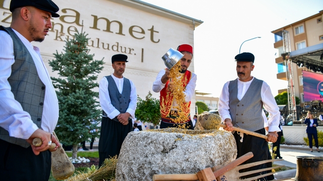 Vali Demiryürek: "Anadolu'nun her köşesi zenginlik ürünü"
